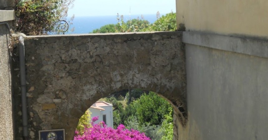 S. Felice Circeo: qui la maga Circe ancora compie le sue malìe S. Felice Circeo: qui la maga Circe ancora compie le sue malìe