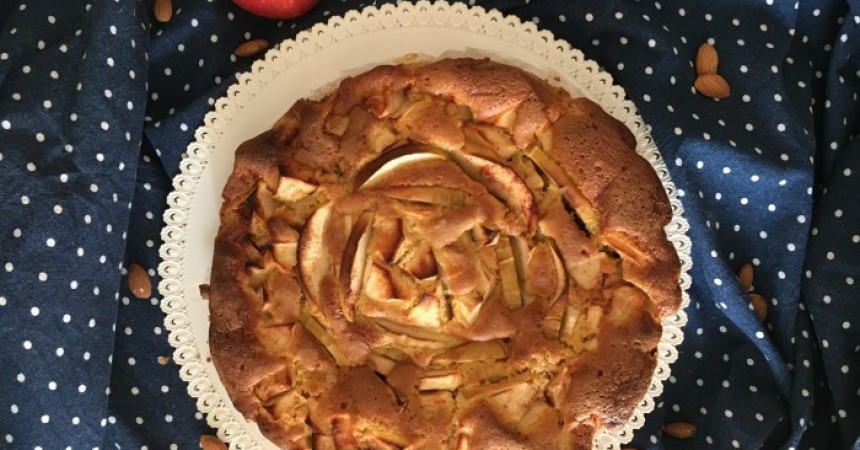 Torta di mele morbida di Renata, profumo di mamma Torta di mele morbida di Renata, profumo di mamma