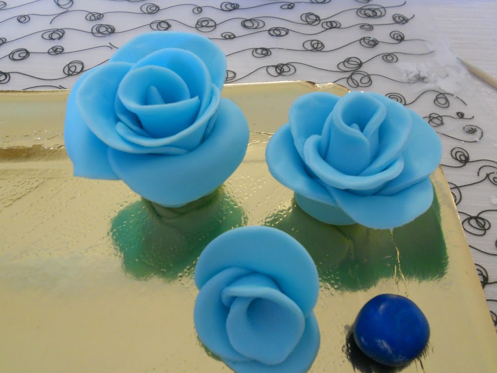 Cake design e rose di pasta di zucchero » BussolaDiario