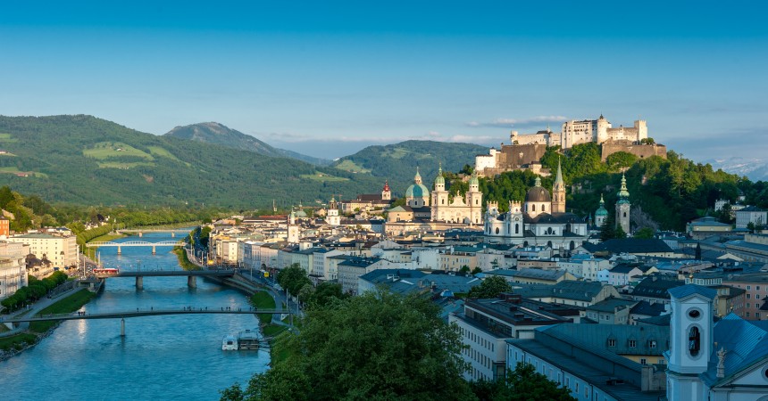 Sehenswürdigkeiten Salzburg, Blick vom Mönchsber auf die Festung Hohensalzburg und auf die Salzburger Altstadt