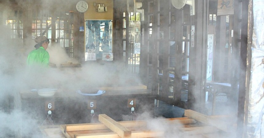 Cucinare con il vapore a Beppu, in Giappone