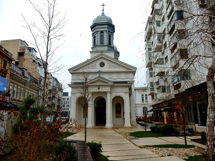 Bucarest - Parohia Biserica Albă - lungo Calea Victoriei