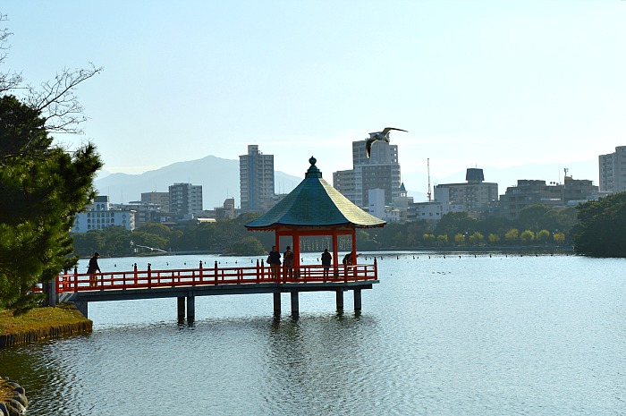 Il Parco ed il lago Ohori di Fukuoka - la pagoda sul lago