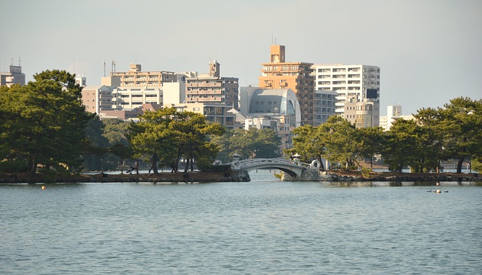 Il Parco ed il lago Ohori di Fukuoka - il ponte di pietra