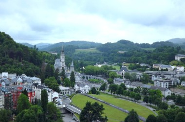 Un viaggio a Lourdes non è solo per pellegrini