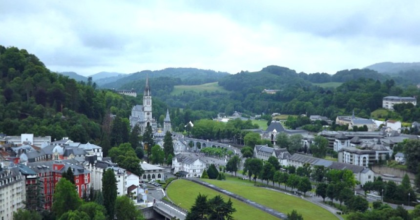 Un viaggio a Lourdes non è solo per pellegrini