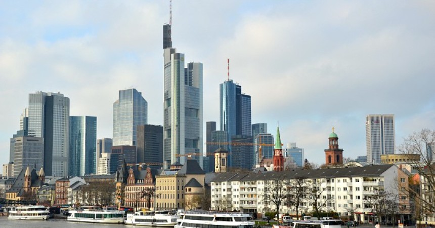 Sai come arrivare in centro città dall’aeroporto di Francoforte?