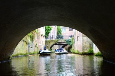 Come visitare Den Bosch in barca e vedere sotto i canali la città