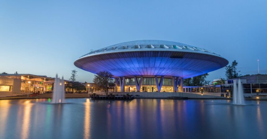 Evoluon di Eindhoven: un museo a forma di disco volante