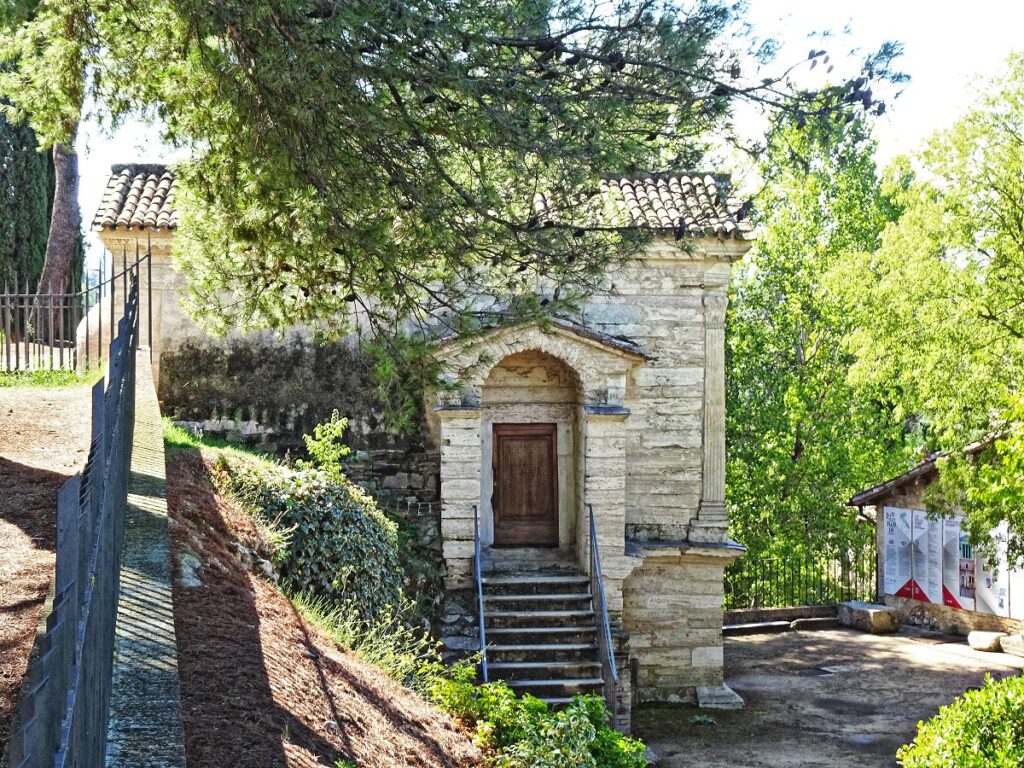 Visitare le fonti del Clitunno un'oasi verde di pace e ispirazione