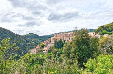 Visitare Sassetta: un borgo toscano tra i boschi
